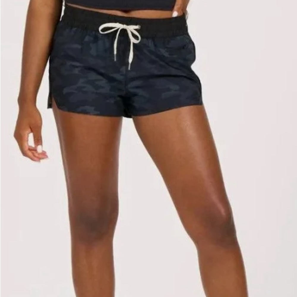 Vuori Women’s Clementine Short, size XS. Black Watercolor camo, 2.5”.
